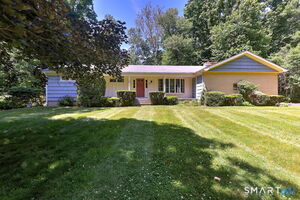 8 Mayflower Rd