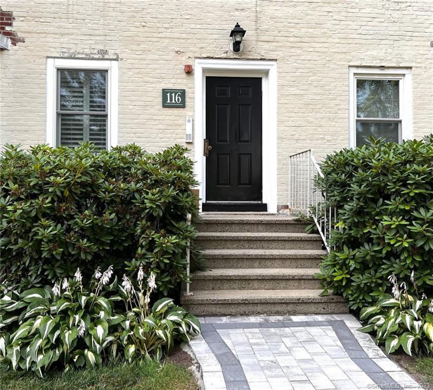 116 Woodside Green, Unit 3B — exterior photo