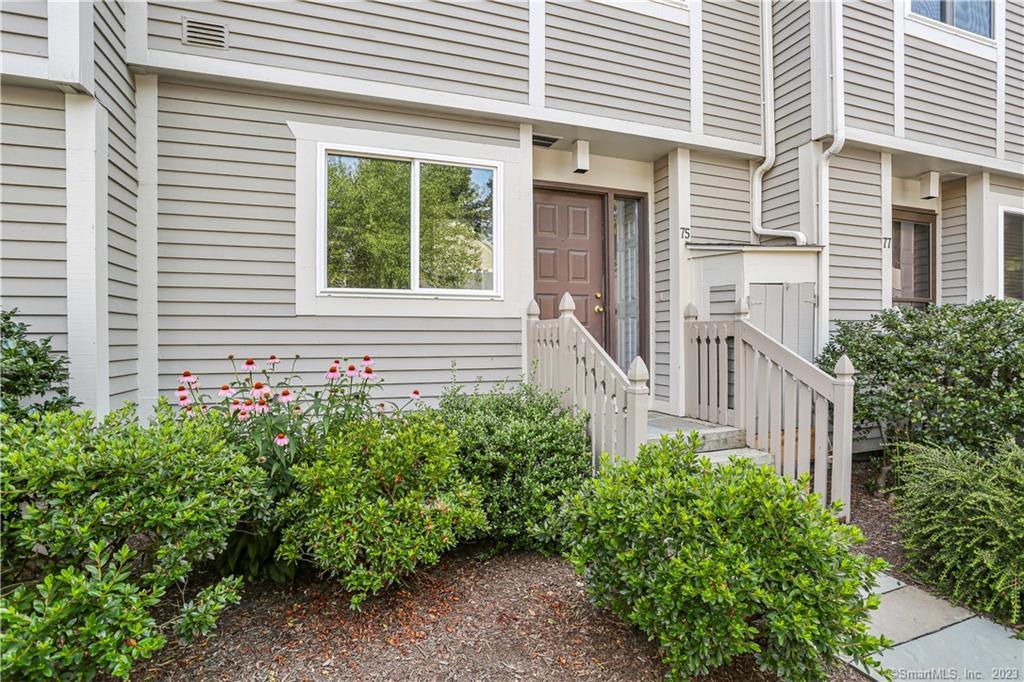 75 Strathmore Lane, Unit 75 — exterior photo