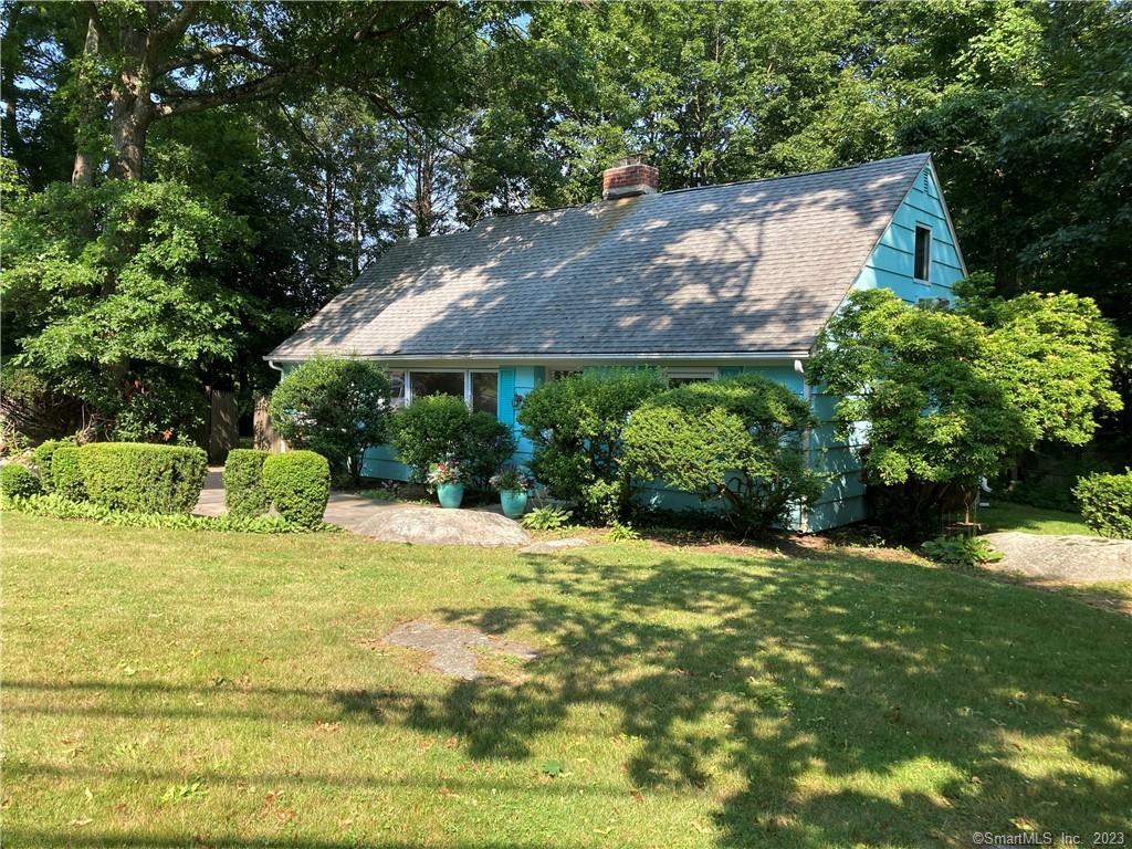 1 Clover Hill Drive — exterior photo