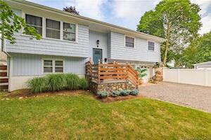 6 Bartlett Avenue