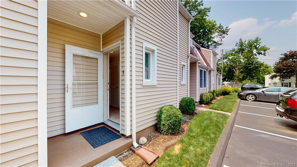 30 De Bera Lane, Unit 3 — exterior photo