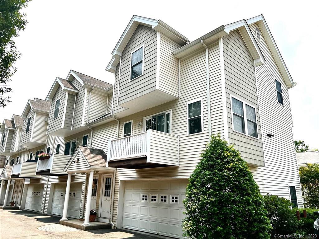 35 Maple Tree Avenue, Unit 3 — exterior photo