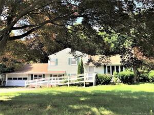 17 Rolling Wood Drive