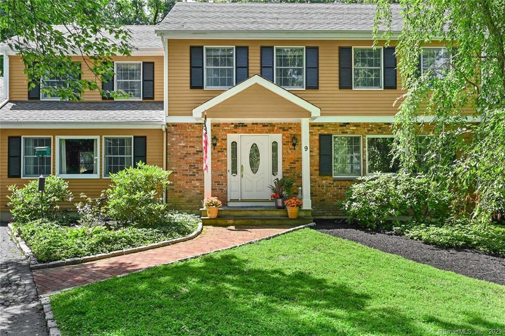 9 Rivard Crescent — exterior photo