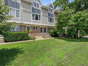 25 Cottage Street, Unit 208