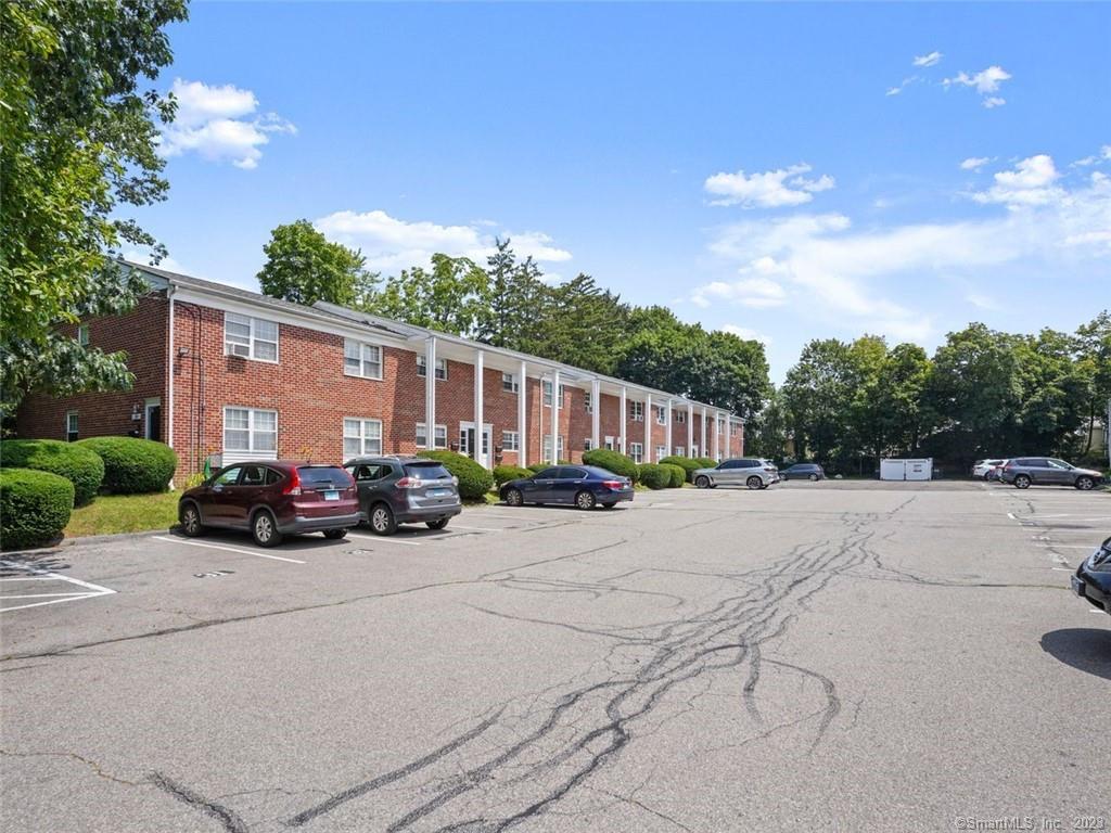 131 Lawn Avenue, Unit D4 — exterior photo