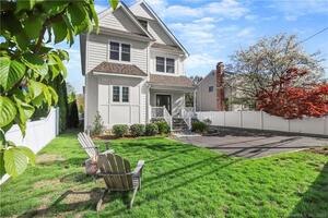 561 Oldfield Road, Unit 561