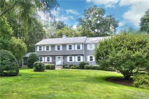 742 Ponus Ridge