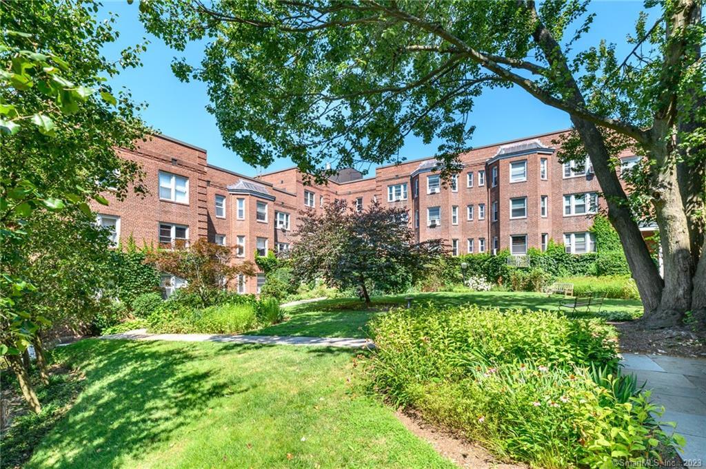 70 Strawberry Hill Avenue, Unit 4-1C — exterior photo