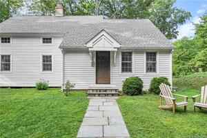 257 Newtown Turnpike