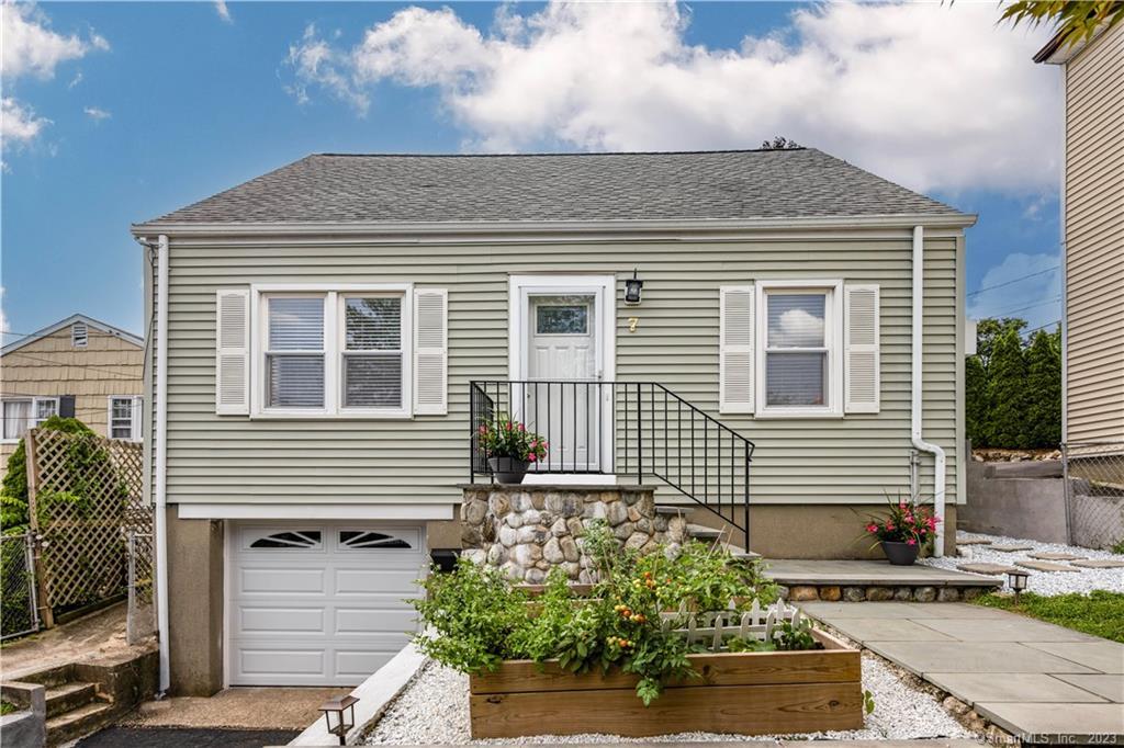 7 Reynolds Avenue — exterior photo