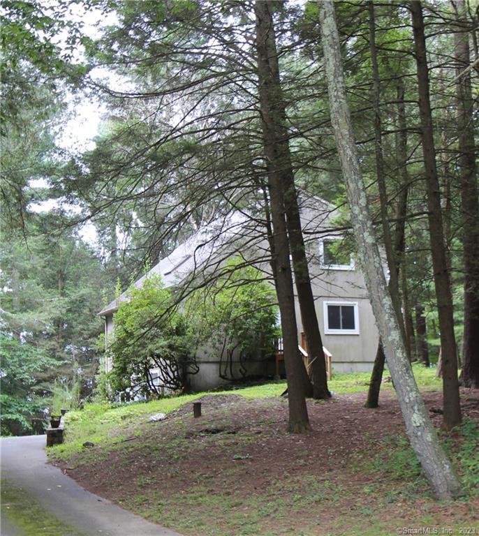 6 Black Cherry Lane — exterior photo