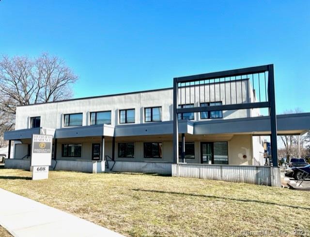 2, 000 +/-sf prime, 1st floor office unit available in this attractive & well located Professional Building with ample parking.Completely renovated first floor office suite proximate to I-95 and Stratford train station. Suitable for a variety of professional or medical office use. Walk down and enjoy views of the Housatonic River.The unit is in excellent condition. It can be split to accommodate a smaller user or two.