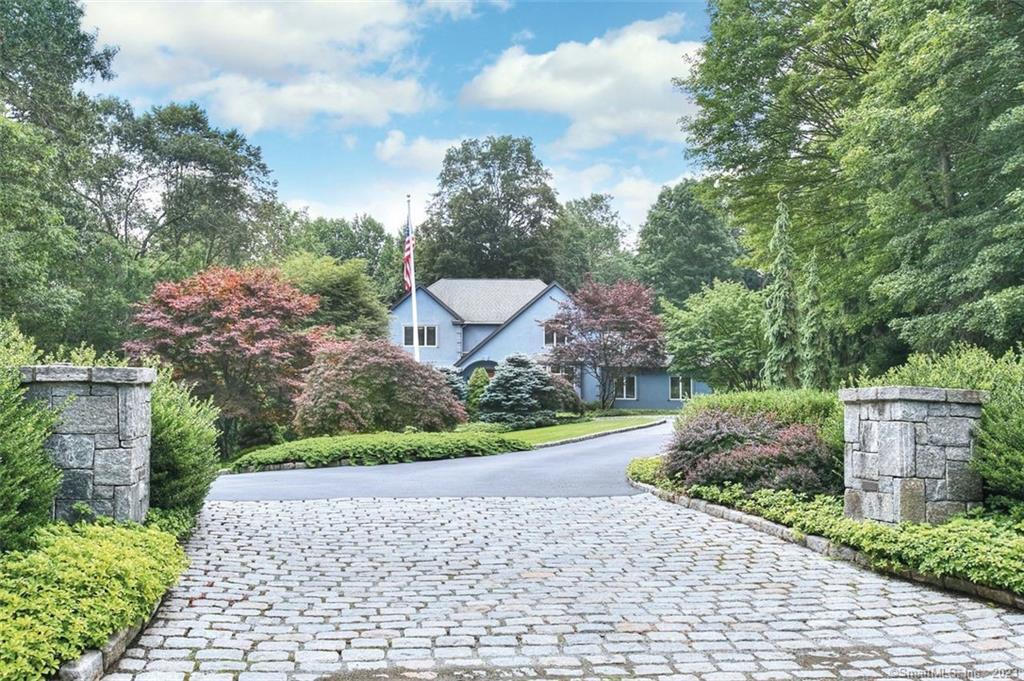 26 Lakeview Drive — exterior photo