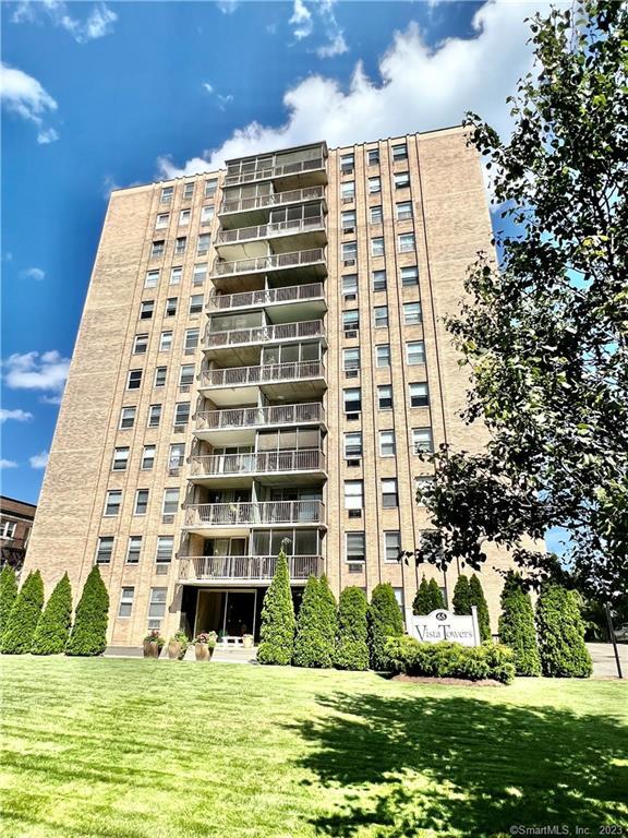 65 Glenbrook Road, Unit 12B — exterior photo