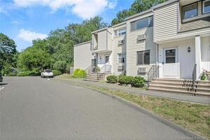 16 Donna Drive, Unit 32