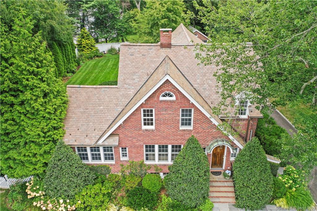 15 Woodland Drive — exterior photo
