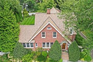 15 Woodland Drive