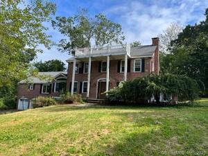 320 Center Road