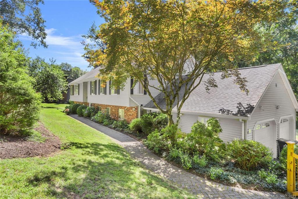 15 Oakview Road — exterior photo