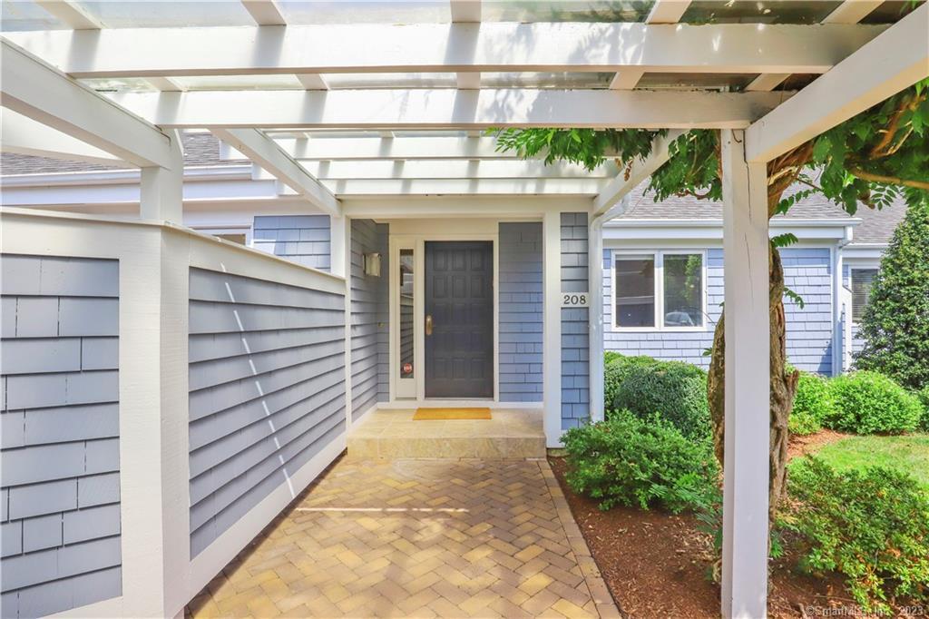 208 Lansdowne, Unit 208 — exterior photo