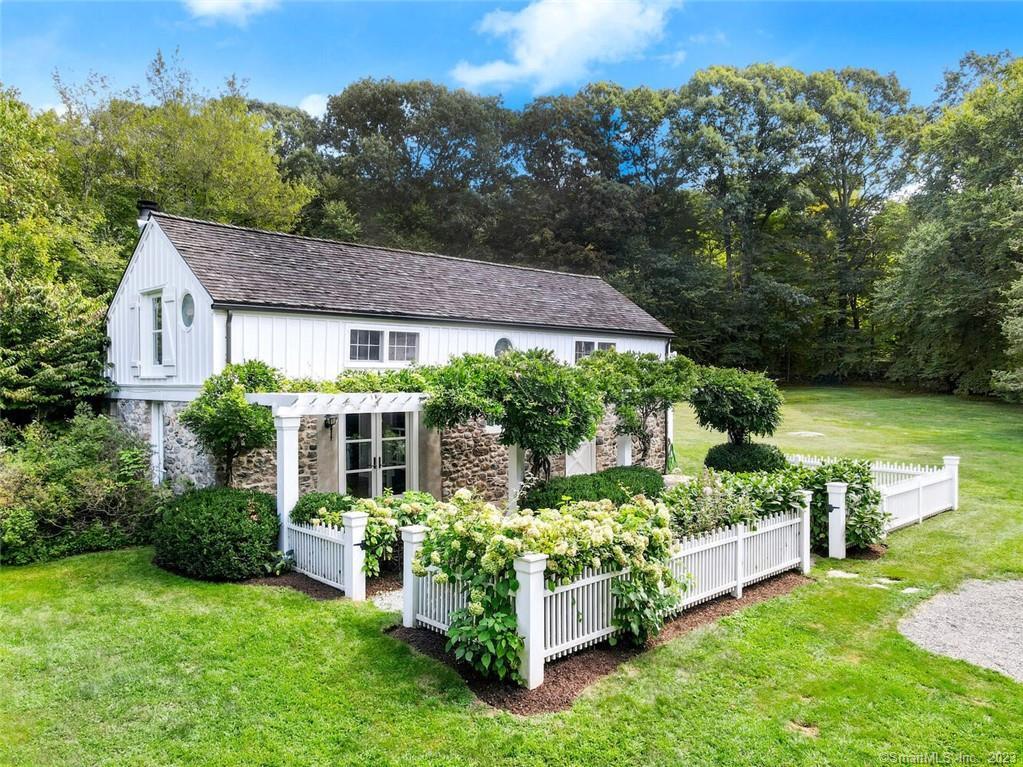 30 Fieldstone Drive — exterior photo