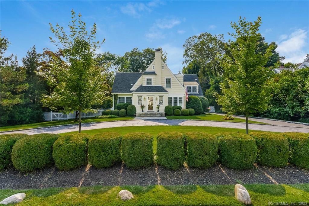 10 Beach Drive — exterior photo