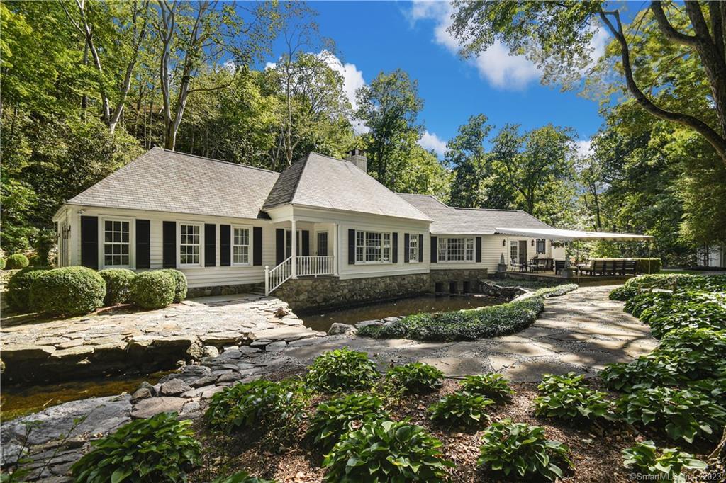 1102 Rock Rimmon Road — exterior photo