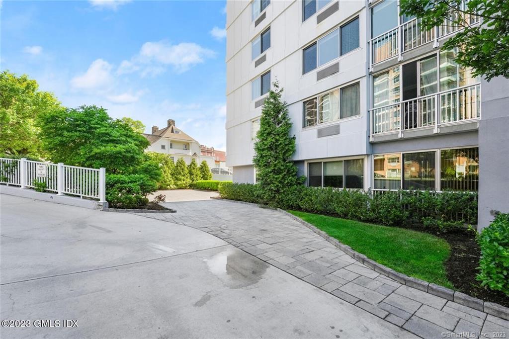 1 Strawberry Hill Avenue, Unit 3B — exterior photo