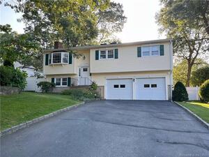 11 Camelot Drive