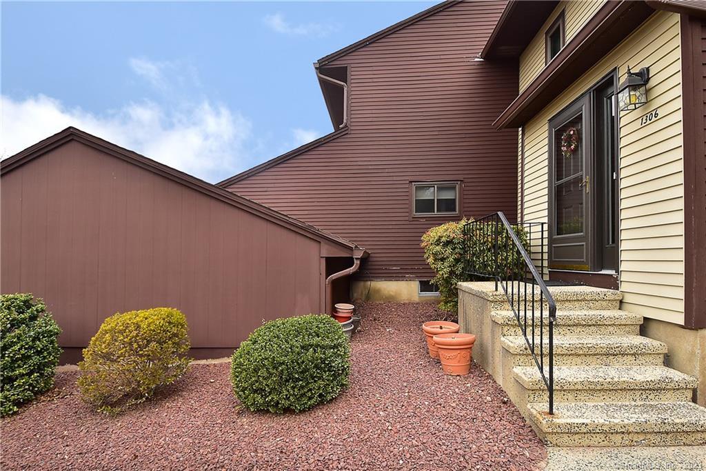 1306 Summer Hill Drive, South Windsor, CT 06074 - Thumbnail 4