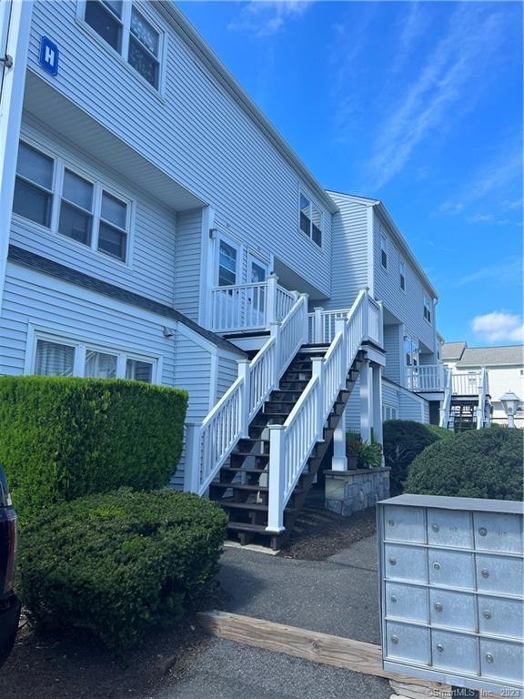 29 Van Buren Avenue, Unit H4 — exterior photo