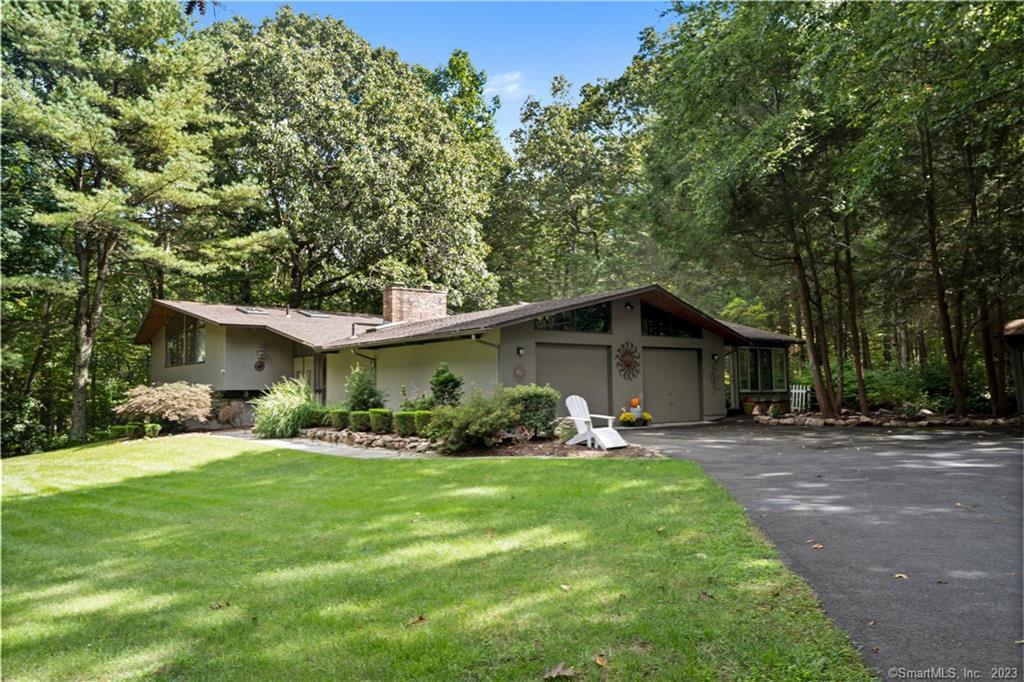 Single Family For Sale at address 41 Jericho Drive