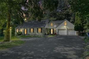 1525 Huntington Turnpike