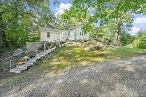 11 Mountain Road