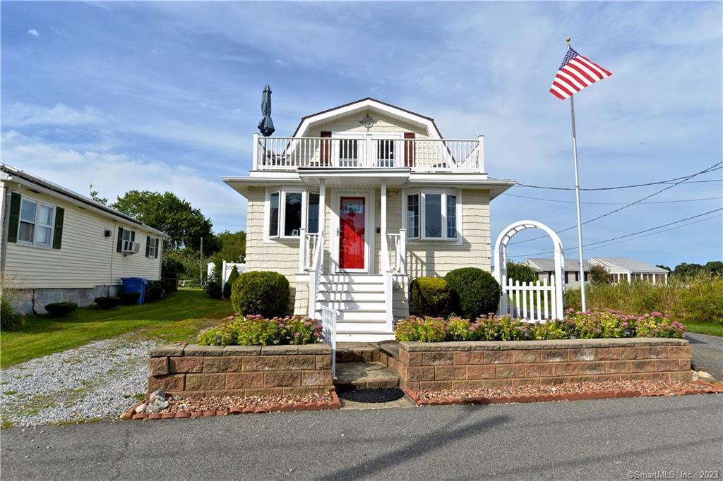 Single Family For Sale at address 7 Garden Street