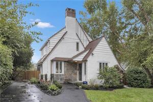 15 Shorefront Park