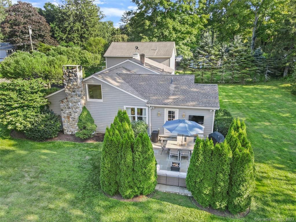 33 Shaker Road — exterior photo