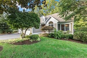16 Carrie Circle, Unit 16