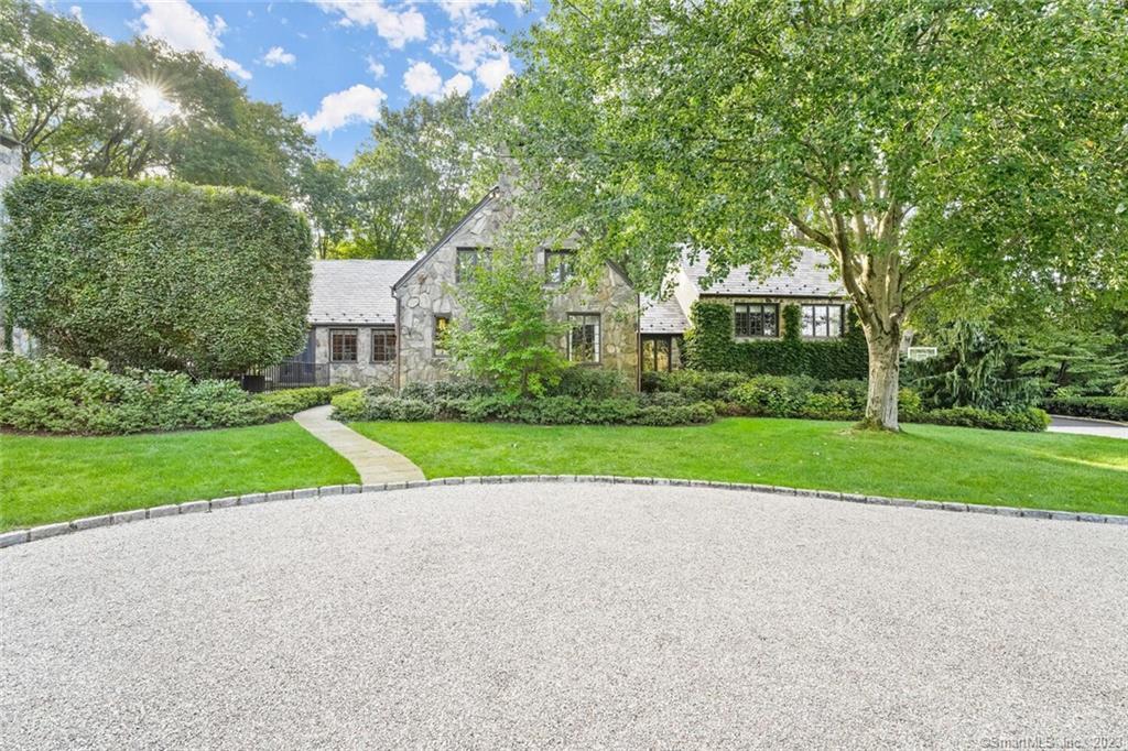 13 Searles Road — exterior photo
