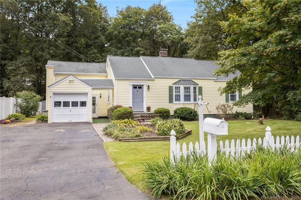 42 Meadowpark Avenue — exterior photo