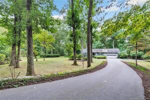 11 Highwood Lane