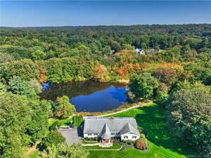2 Bonnie Brook Road