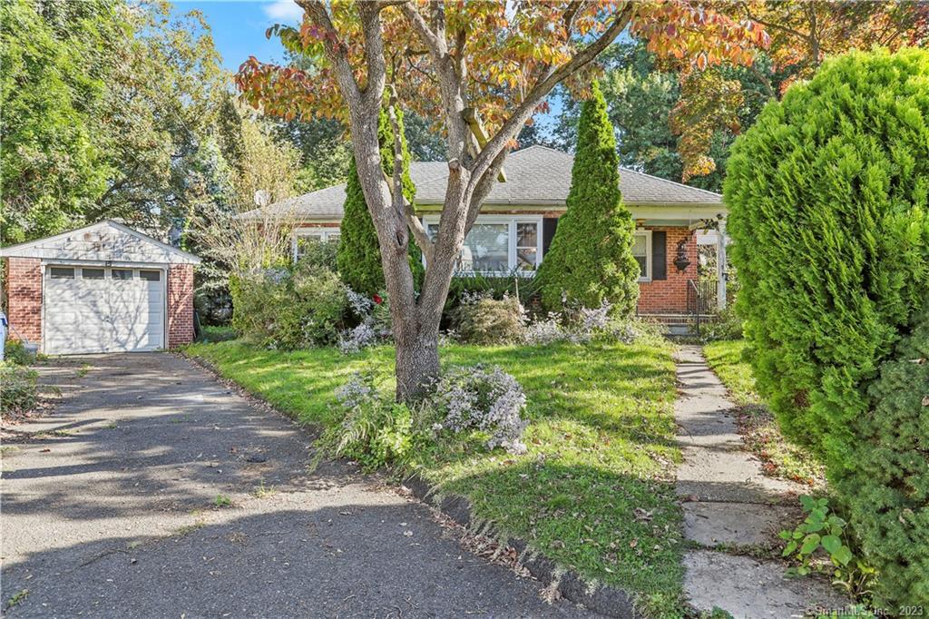 40 Winfield Court — exterior photo