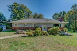11 Twin Circle Drive