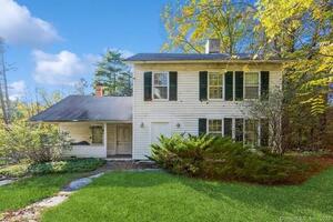 61 Chestnut Hill Road