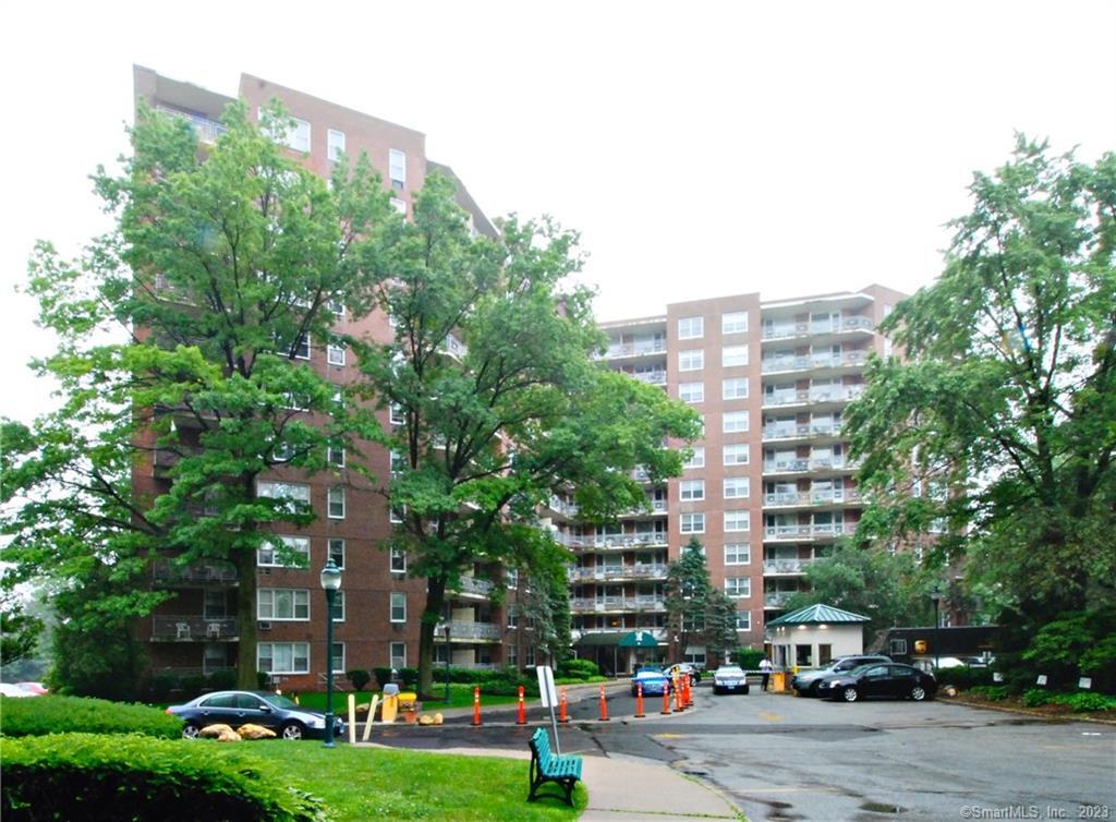 71 Strawberry Hill Avenue, Unit 311 — exterior photo