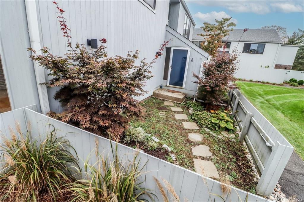 8 Cypress Lane, Unit 8 — exterior photo