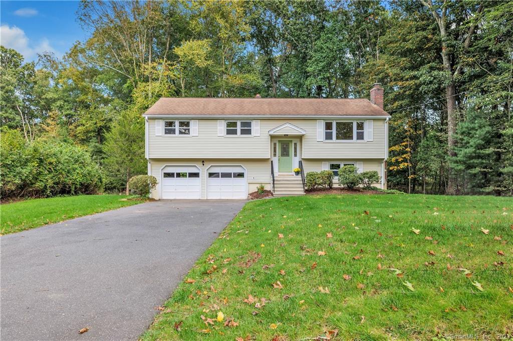590 Booth Hill Road — exterior photo